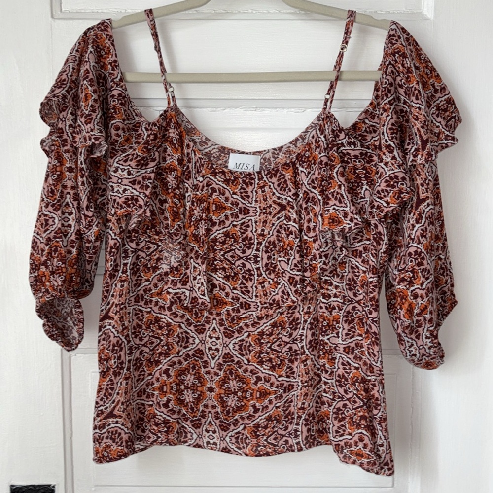 MISA OFF SHOULDER RUFFLE PRINT TOP